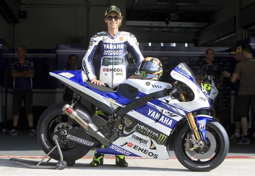 Valentino Rossi con la nuova Yamaha. Ap